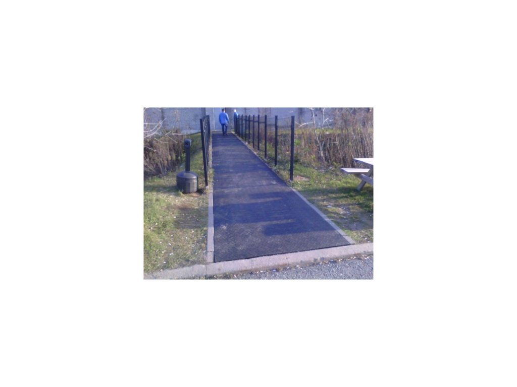 tapis caoutchouc exterieur antiderapant Sécurisation d’une passerelle avec un tapis de caoutchouc antidérapant pour l’extérieur à Québec
