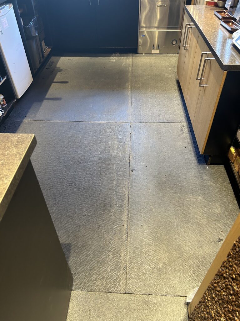 tapis pour travailler debout Améliorez le confort de votre café avec un tapis pour travailler debout durable et efficace